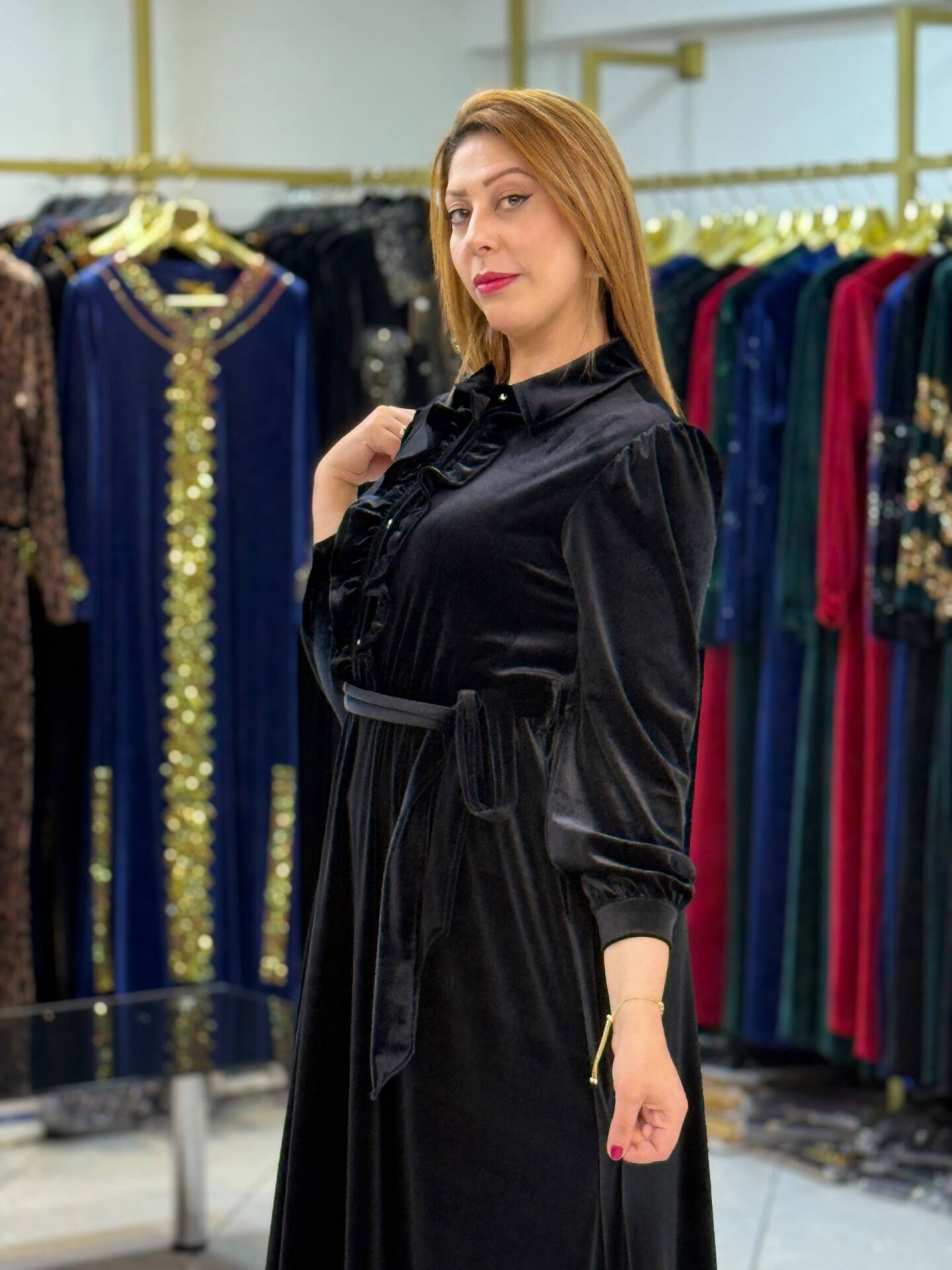 DALGA BİYE DETAYLI KADİFE ELBİSE